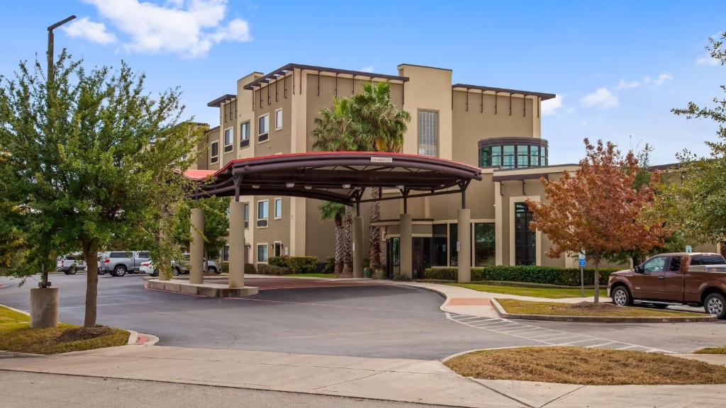 Best Western Plus Lackland Hotel and Suites. Main image 1