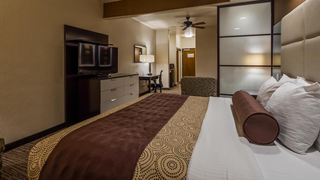 Best Western Plus Lackland Hotel and Suites. Main image 2